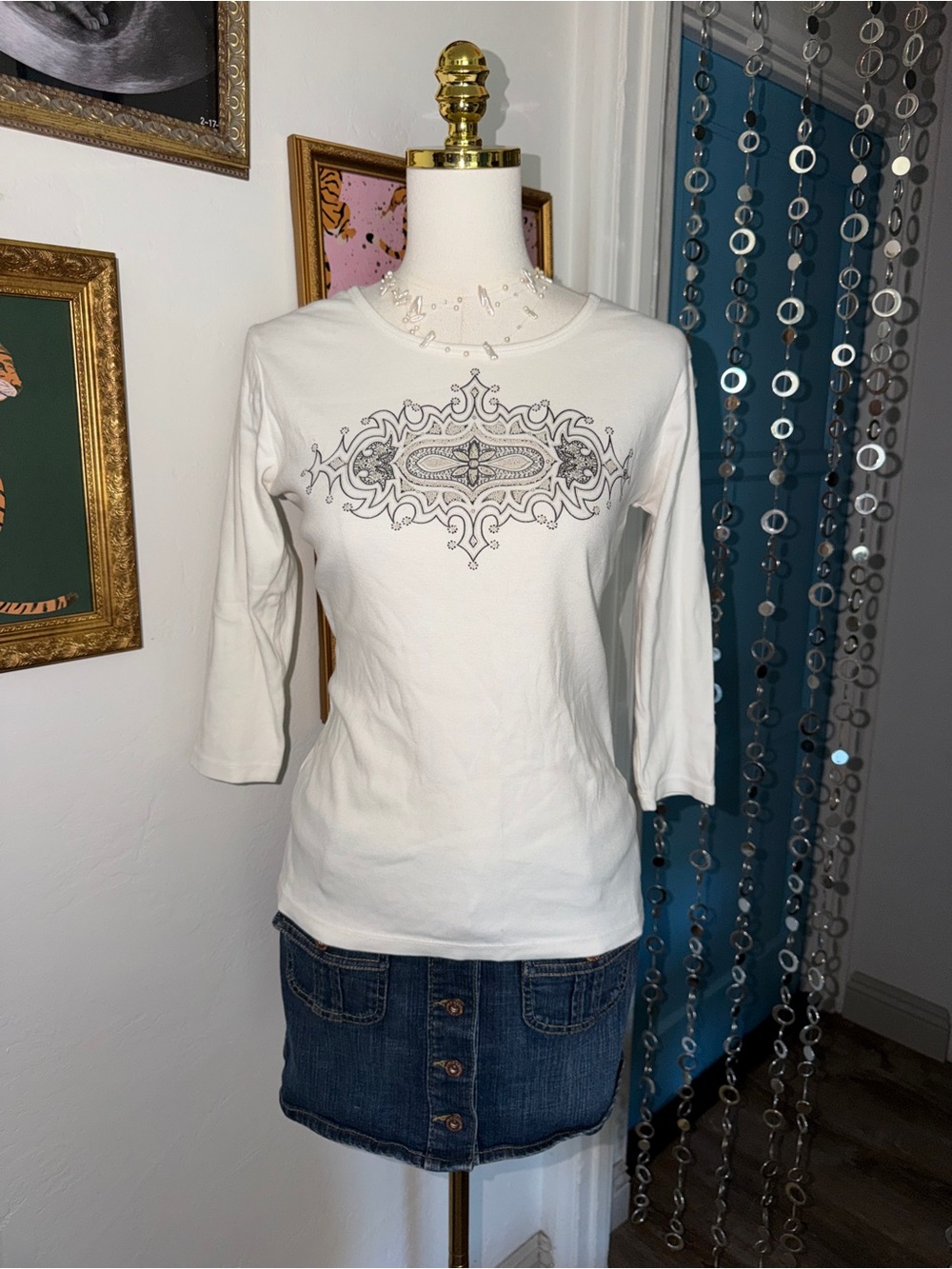 Vintage Y2K Women’s White 3/4 Sleeve Graphic Tee